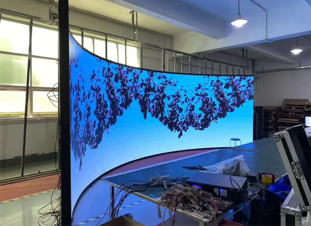 The Magic of Curved LED Screens