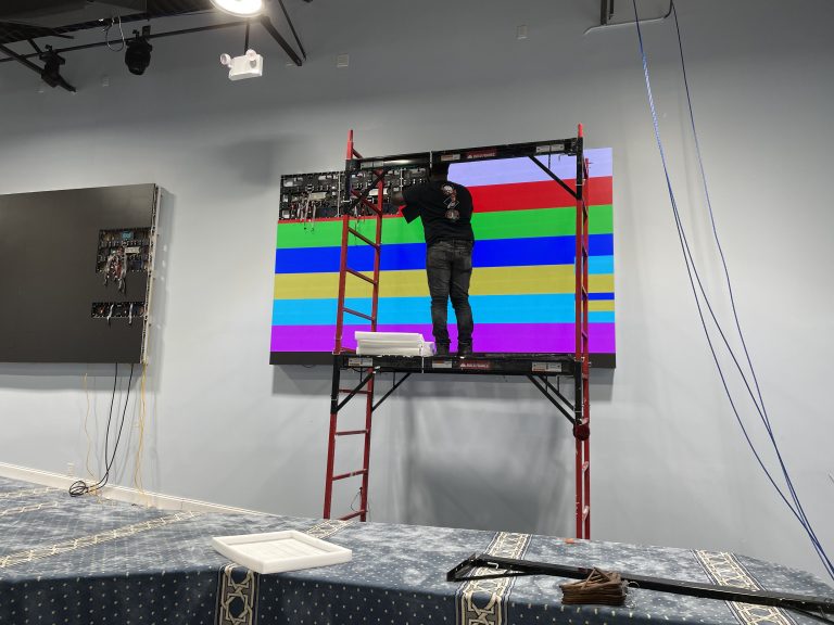 Servicing an LED Screen